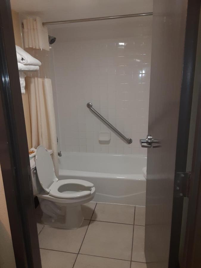 Charming One Bedroom Resort-Style Studio With Pool And Beach Access รัสกิน ภายนอก รูปภาพ