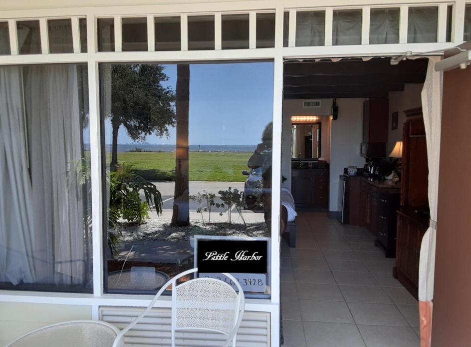 Charming One Bedroom Resort-Style Studio With Pool And Beach Access รัสกิน ภายนอก รูปภาพ