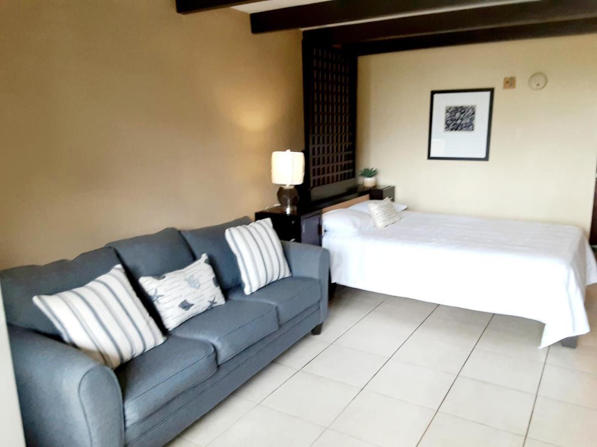 Charming One Bedroom Resort-Style Studio With Pool And Beach Access รัสกิน ภายนอก รูปภาพ